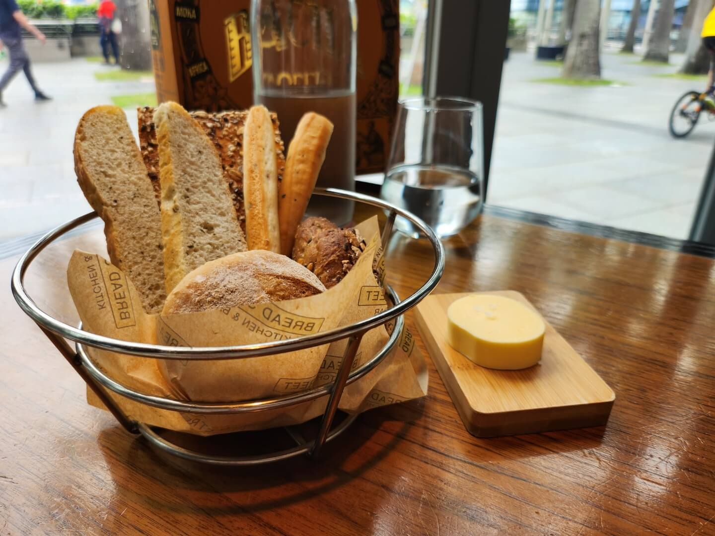 브레드스트릿-빵