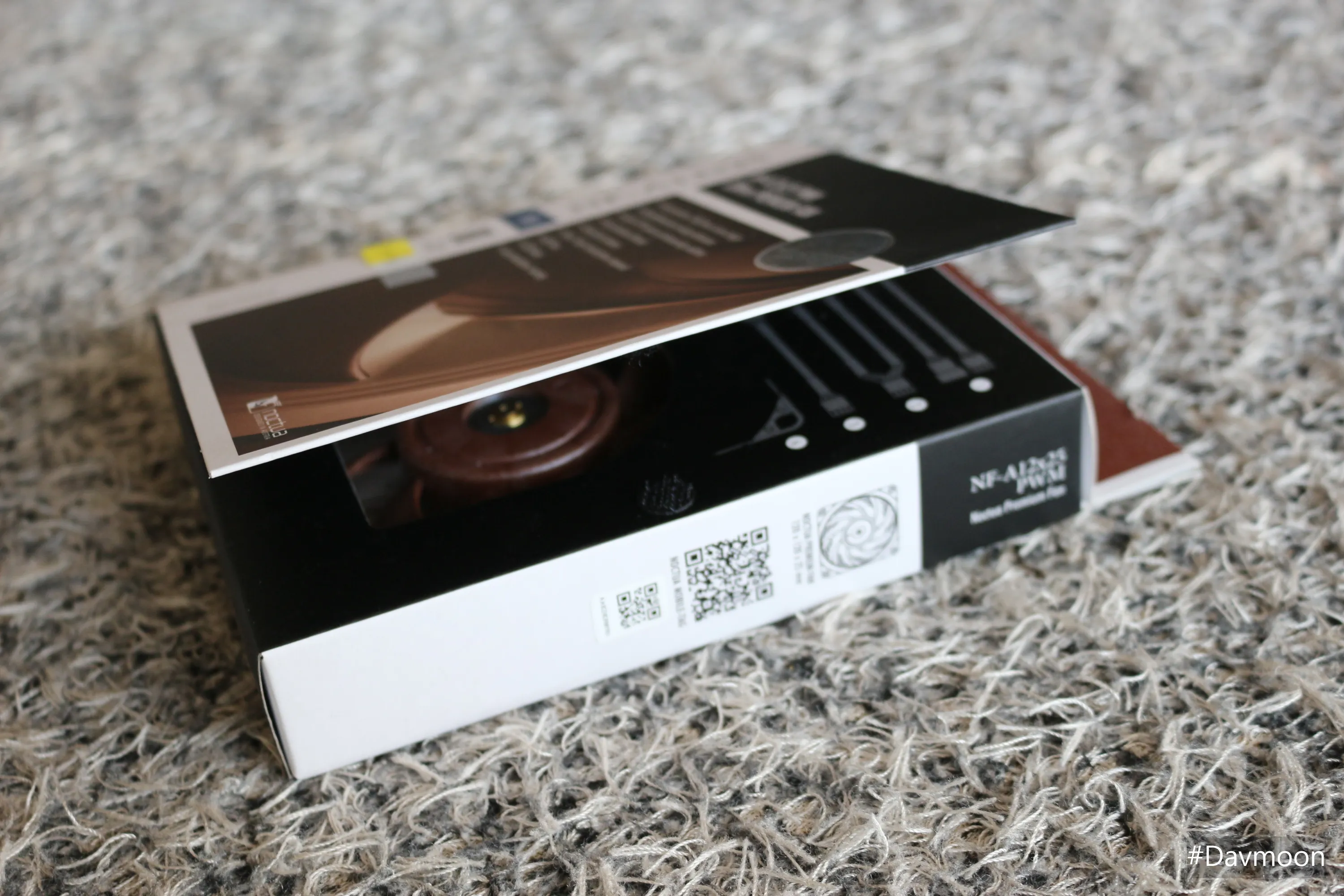 NOCTUA NF-A12x25 상자 앞면 오픈
