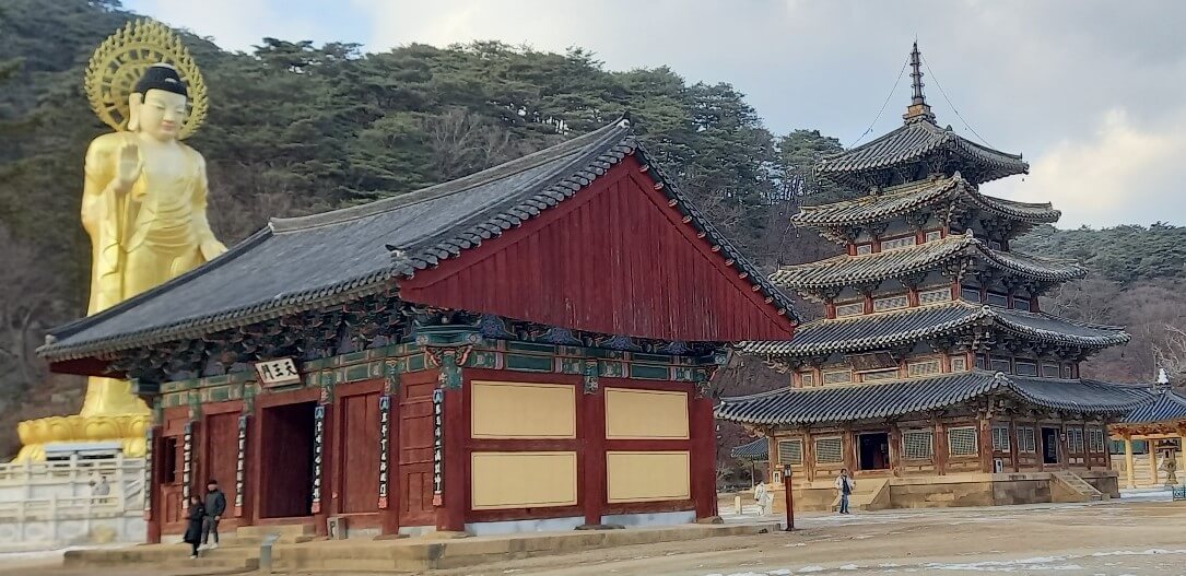 법주사와 금동미륵대불 전경