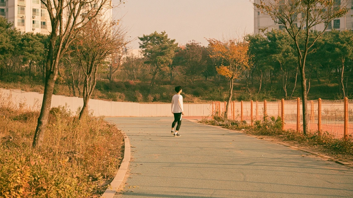 러닝 후 크루원들과 어색하게 인사하는 모습