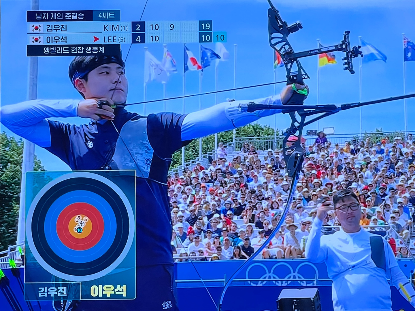 파리올림픽 양궁 남자 개인 준결승 전 김우진 선수 모습