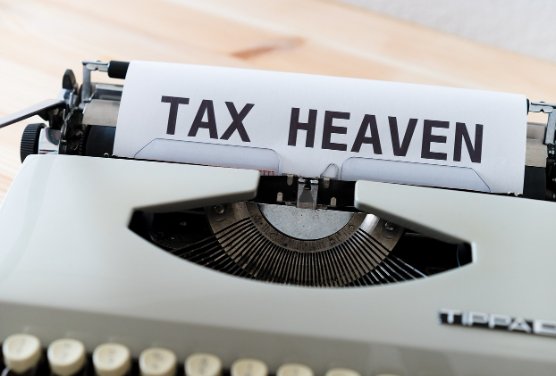 타자기에 인쇄된 'TAX HEAVEN' 문구 이미지