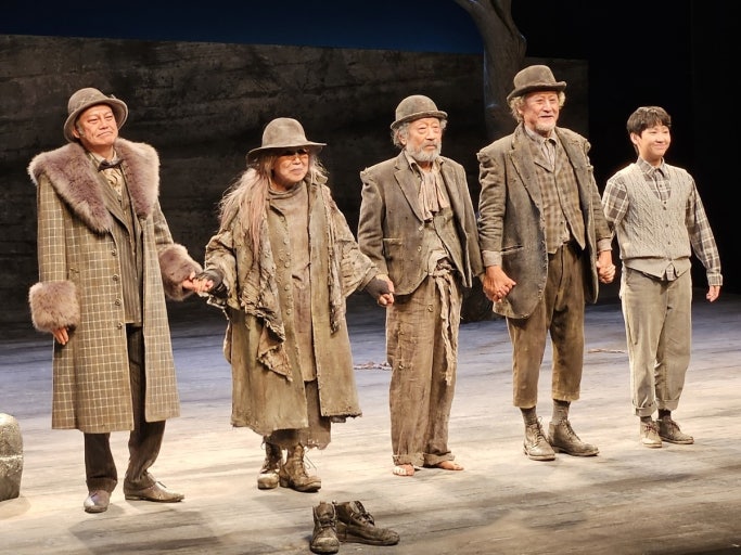 고도를 기다리며를 기다리며