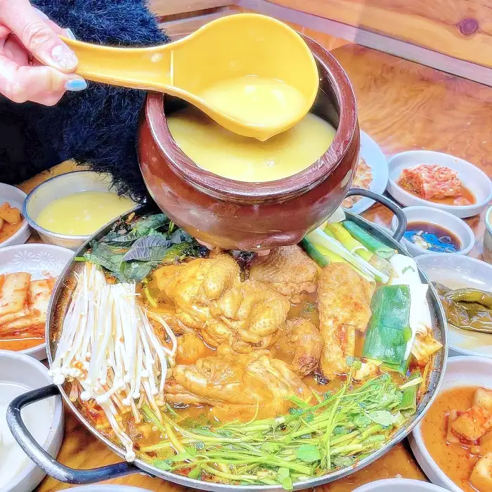 식객 허영만 백반기행 가평 남이섬 30년 전통 노포 토종닭볶음탕 토종닭 백숙 맛집