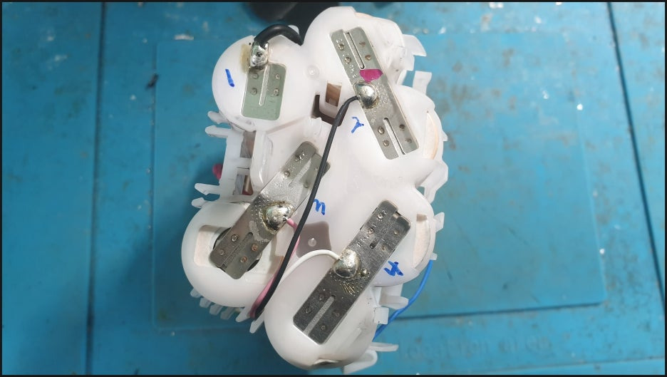 일렉트로룩스 pure Q9 배터리 연결선 표시