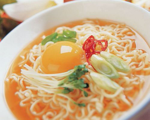 한국식 라면의 모습을 보여주는2006년 자료사진