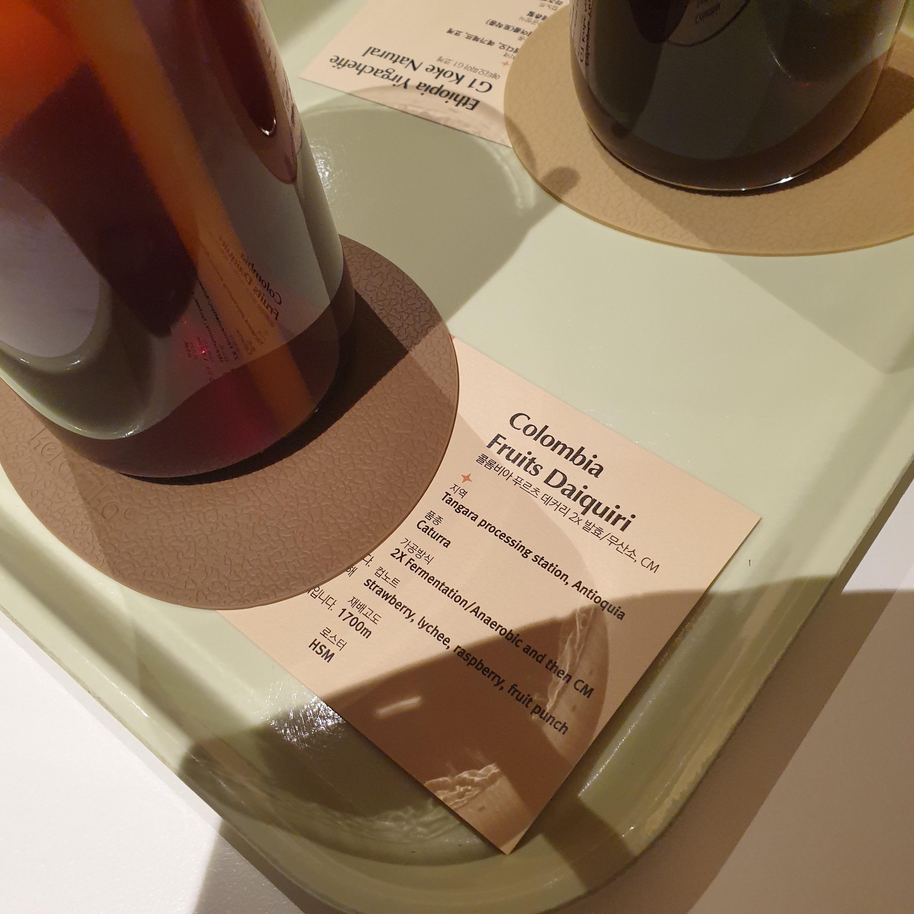 삼성역 스페셜티 커피 전문점 펔스 커피 (Perks Coffee)_콜롬비아_카드와 컵