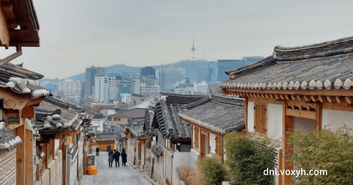 북촌 한옥마을 (Bukchon Hanok Village)