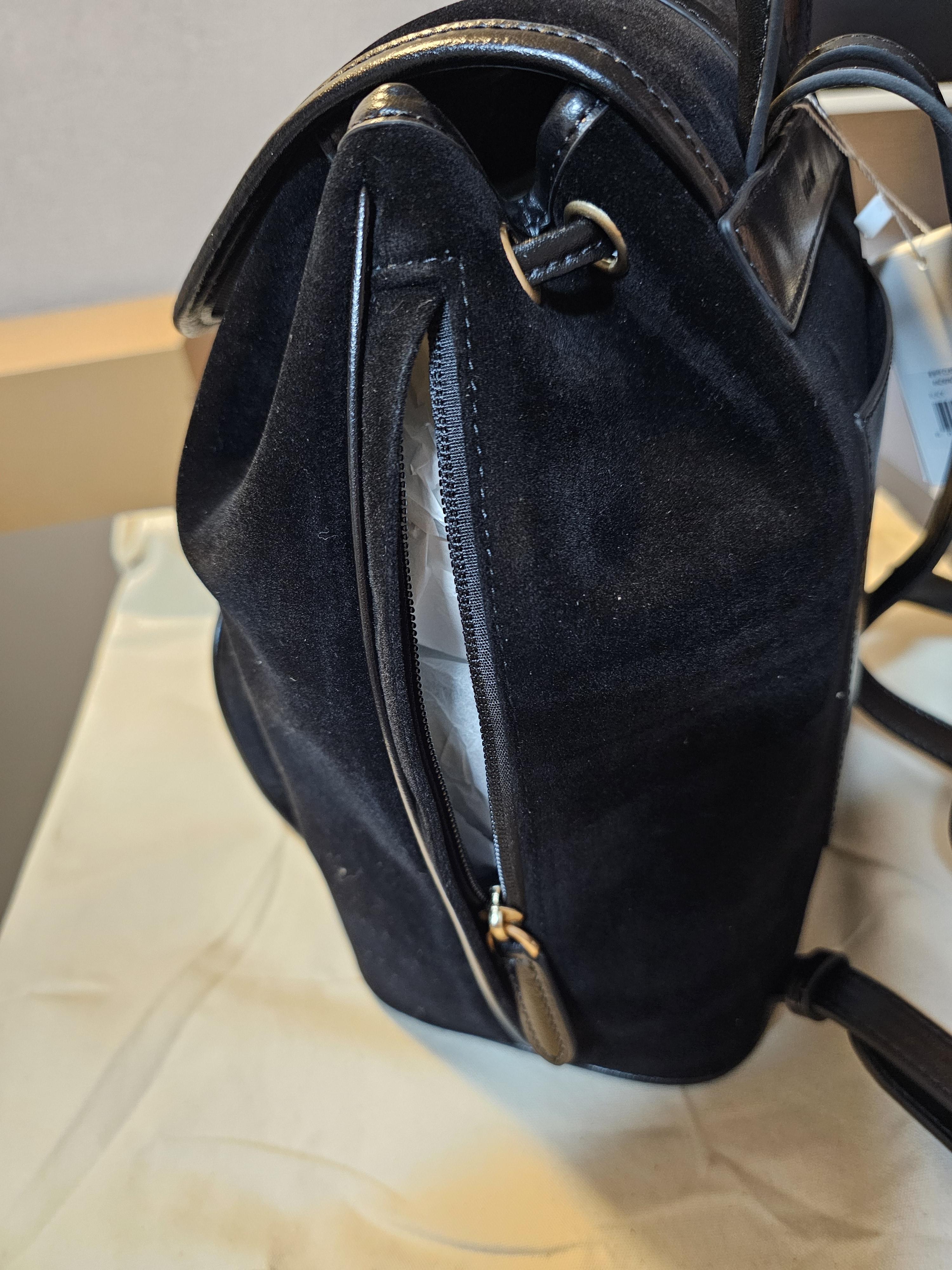 폴뉴아 클래식 로고 포쉬 백팩 측면 지퍼