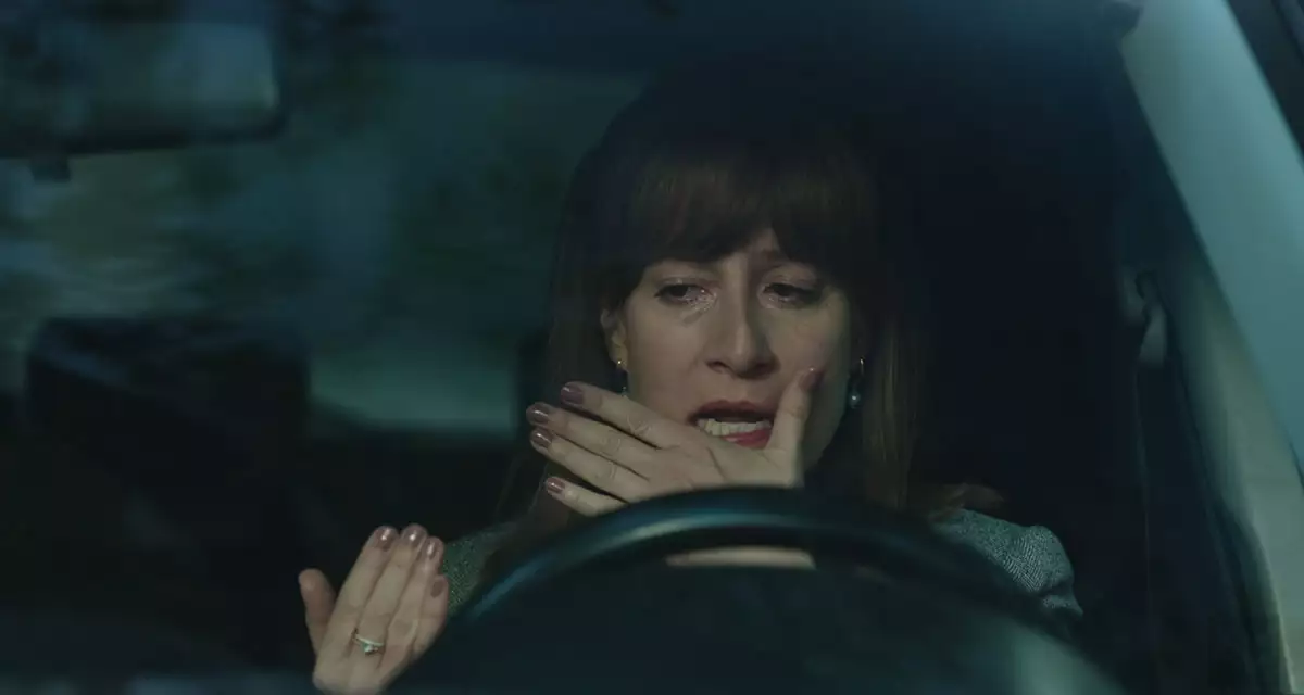 딸의 죽음을 실감하는 헬레나