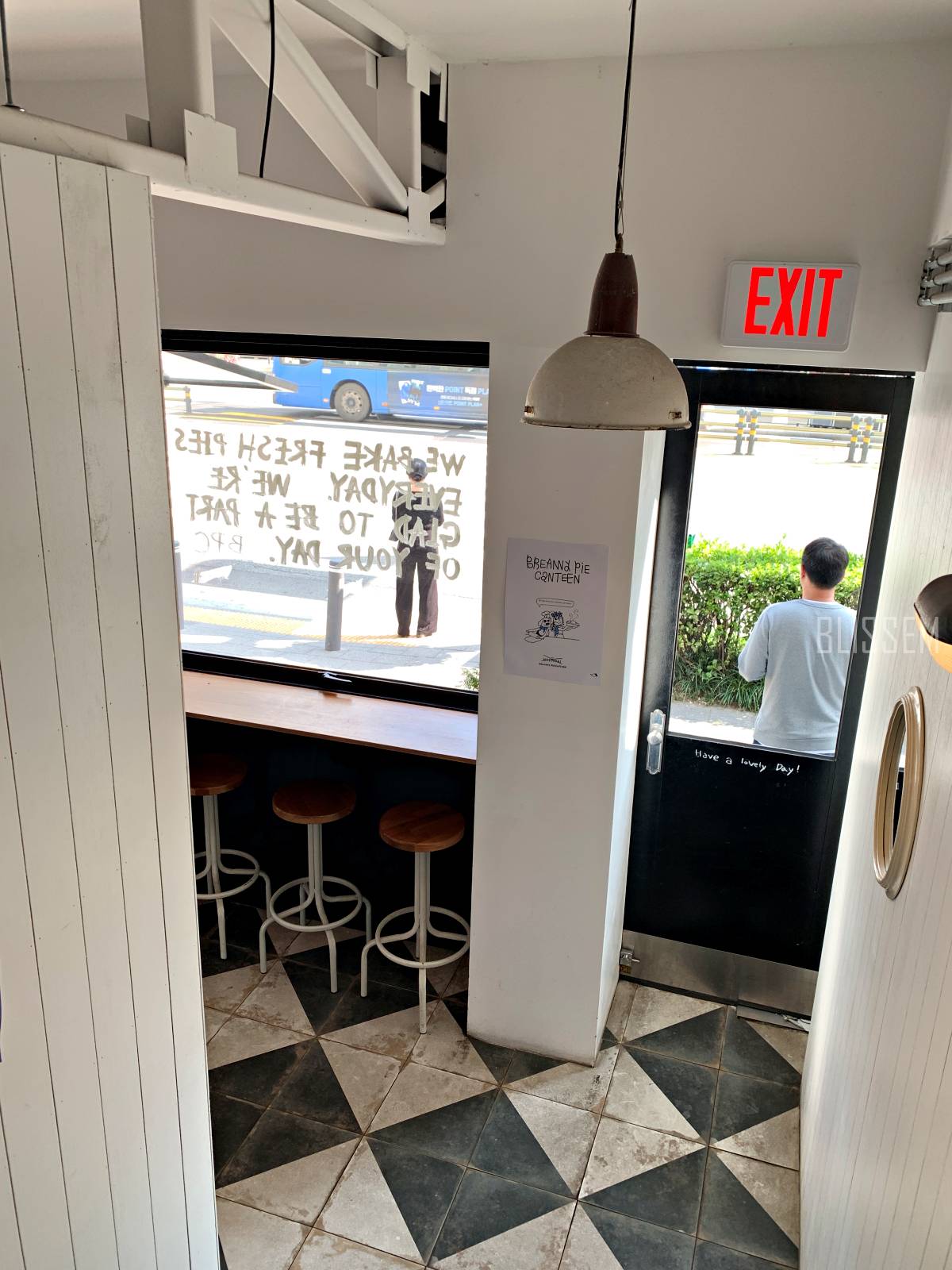 더현대팝업-브레니파이칸틴-용리단길카페-용리단길맛집-용산카페추천-용산맛집-핫한카페-파이맛집-과일케이크