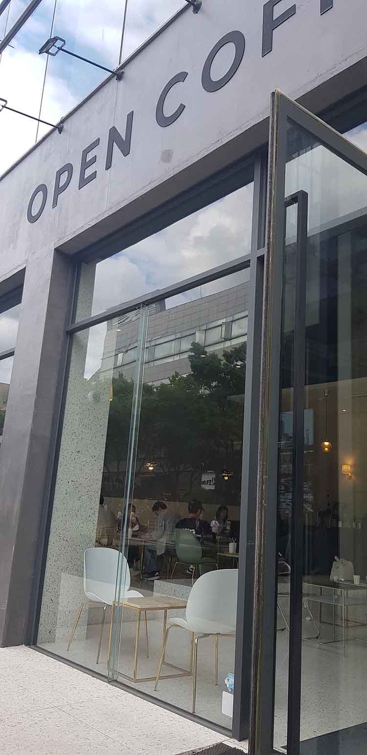 오픈커피 매장입구