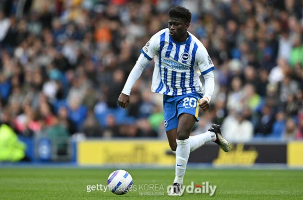 맨유 히울만 영입 검토,맨유 이적시장,히울만 이적료,맨유 미드필더 보강,아모림 감독,프리미어리그 소식