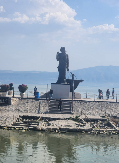 차팔라 호수를 지키는 &lsquo;호수의 수호자&rsquo; 조형물 이미지