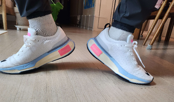 나이키 인빈서블 런3 착샷