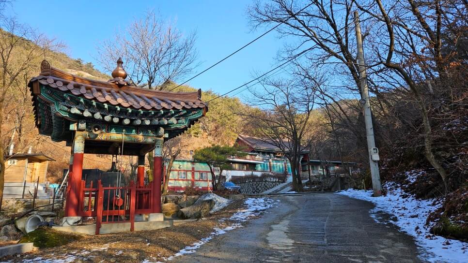 양주시 원각사 : 도심과 가까운 깊은 산중 폭포 소리에 마음을 씻는 고요한 수행의 사찰