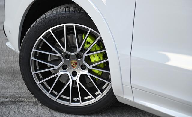 포르쉐 카이엔 E-하이브리드 플래티넘 에디션