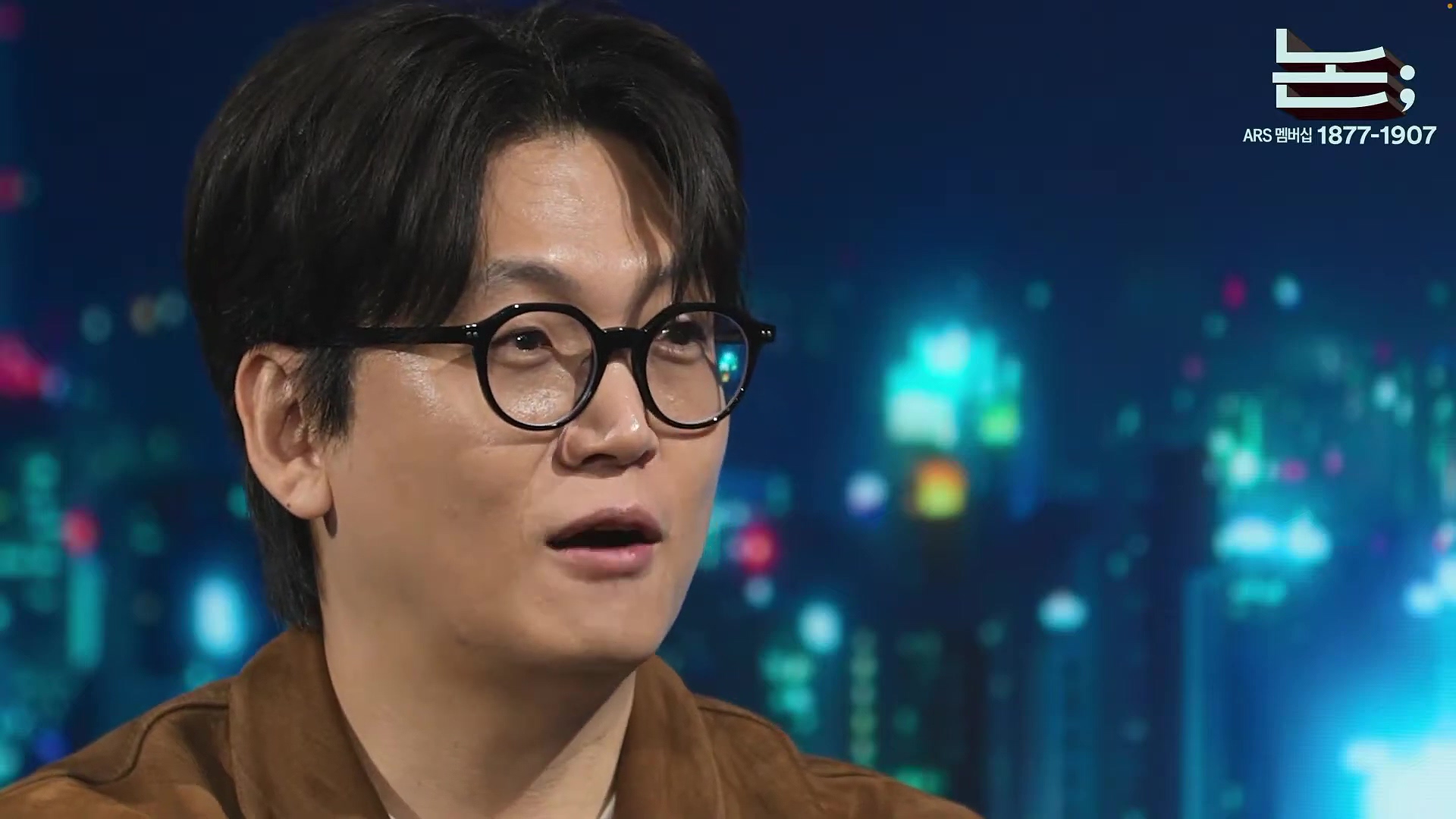[정준희의 논] 번역가는 무언가 되지 못한 이무기 같은 존재가 아닙니다. ㅣ황석희 번역가ㅣ2025년 10월 17일 금요일.mp4_20251018_150751.387.jpg