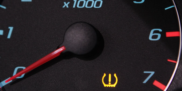 자동차 계기판 느낌표 경고등 사진