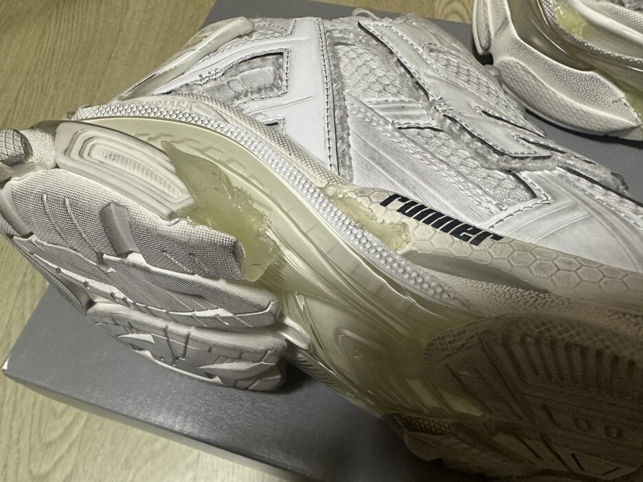 발렌시아가 러너 스니커즈 본품 4