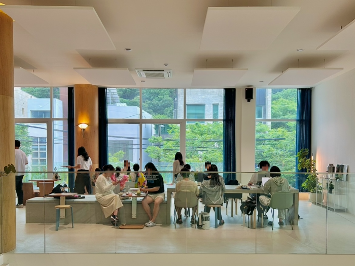 힌터하우스 2층