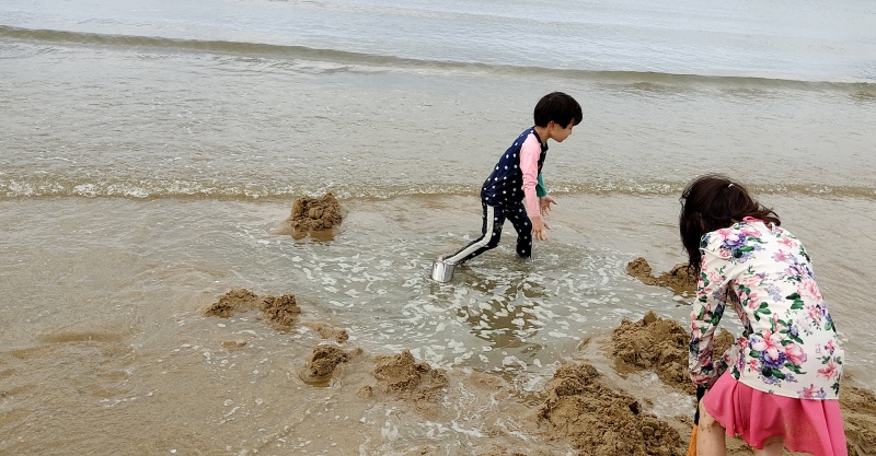 결국 되고 도망가는아이들