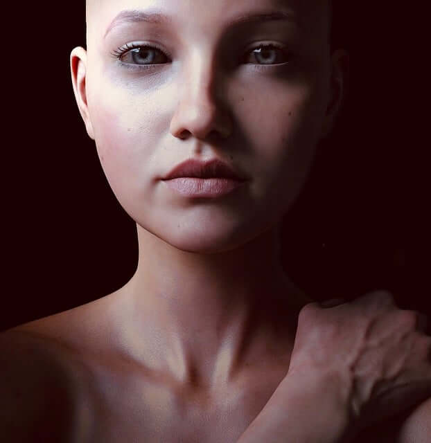 하얀-피부를-가진-여성의-사진입니다.