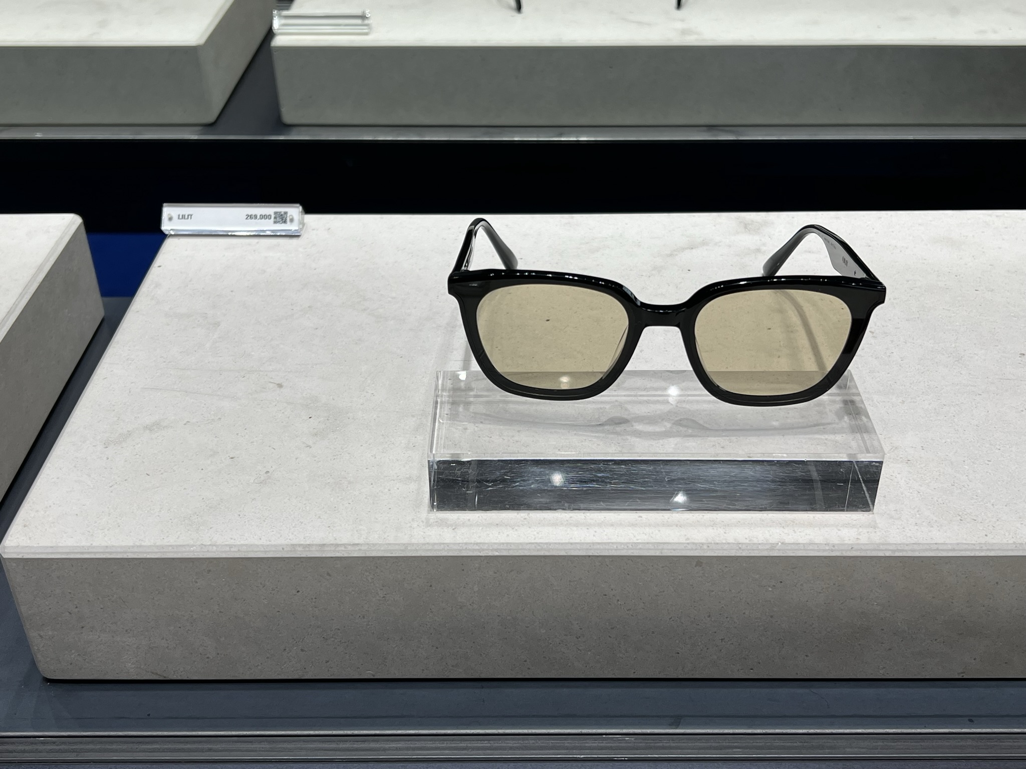 동탄-롯데배화점-젠틀몬스터-선글라스-릴리트