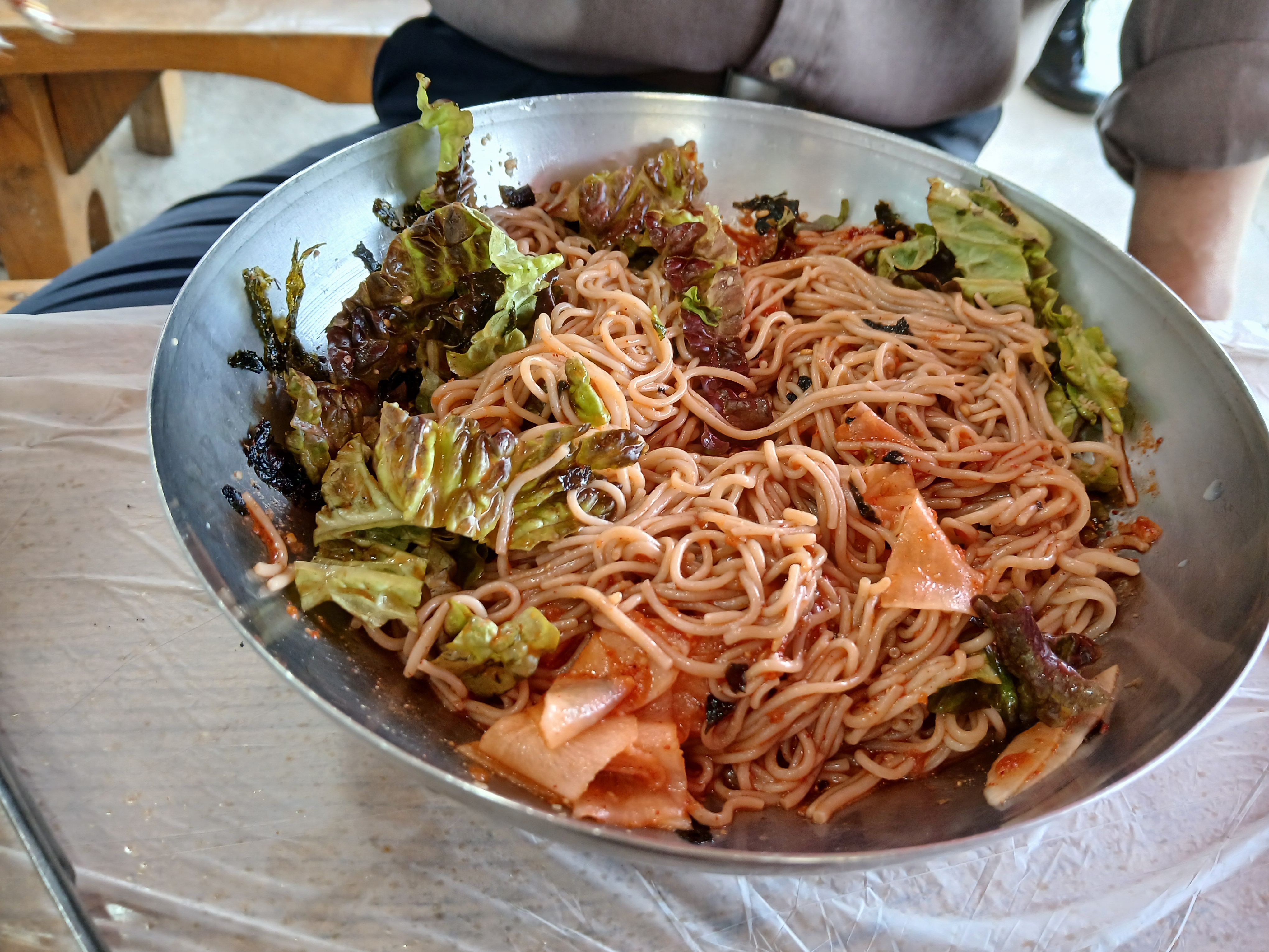 자극적이지 않은 비빔막국수