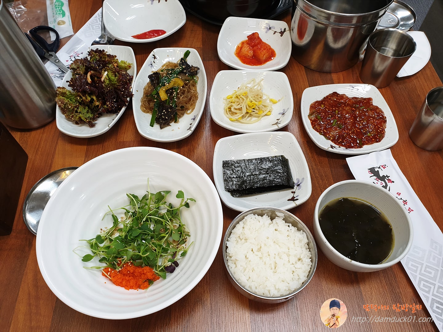 원조봉순게장의 양념 게살 비빔밥 한 상 차림