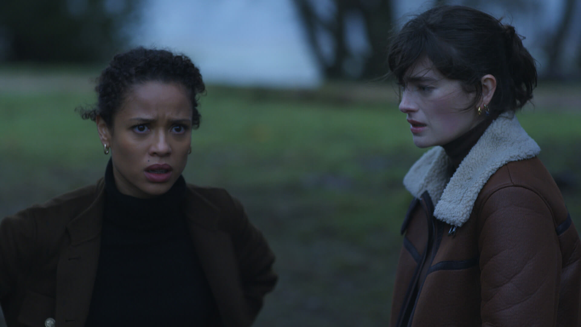 우먼 인 더 워터