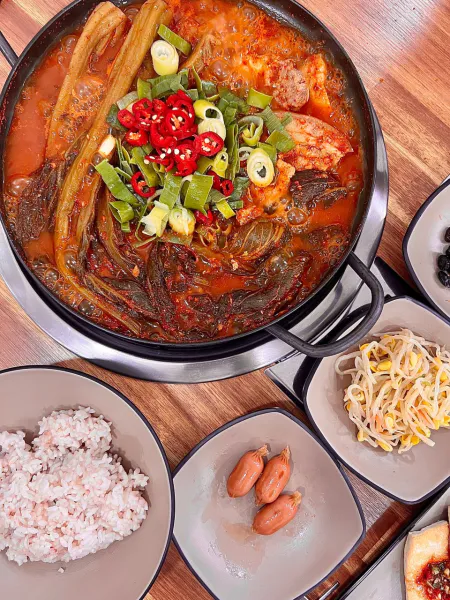 기다려야 제맛 갓김치찌개