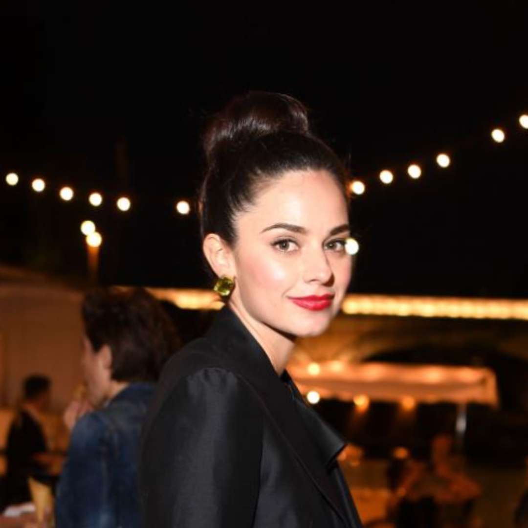 미소짓는-케이티루이스사운더스