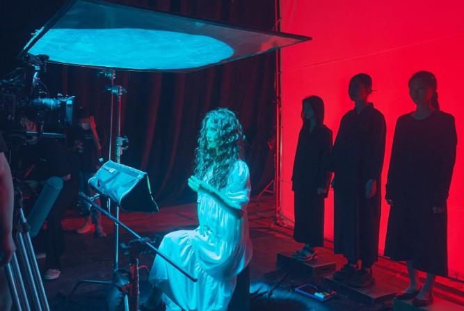 [코미디 영화 다시보기 추천] 악마가 이사왔다 OTT 넷플릭스 결말 해석