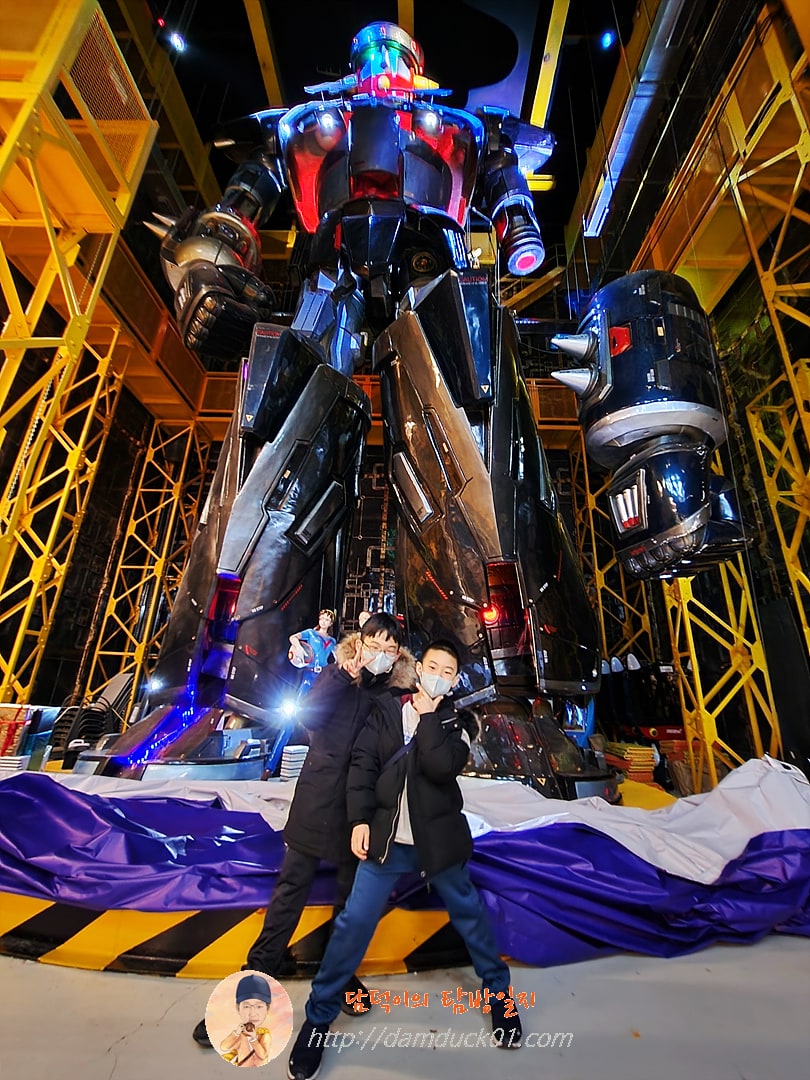 13m 마스터태권브이와 기념사진