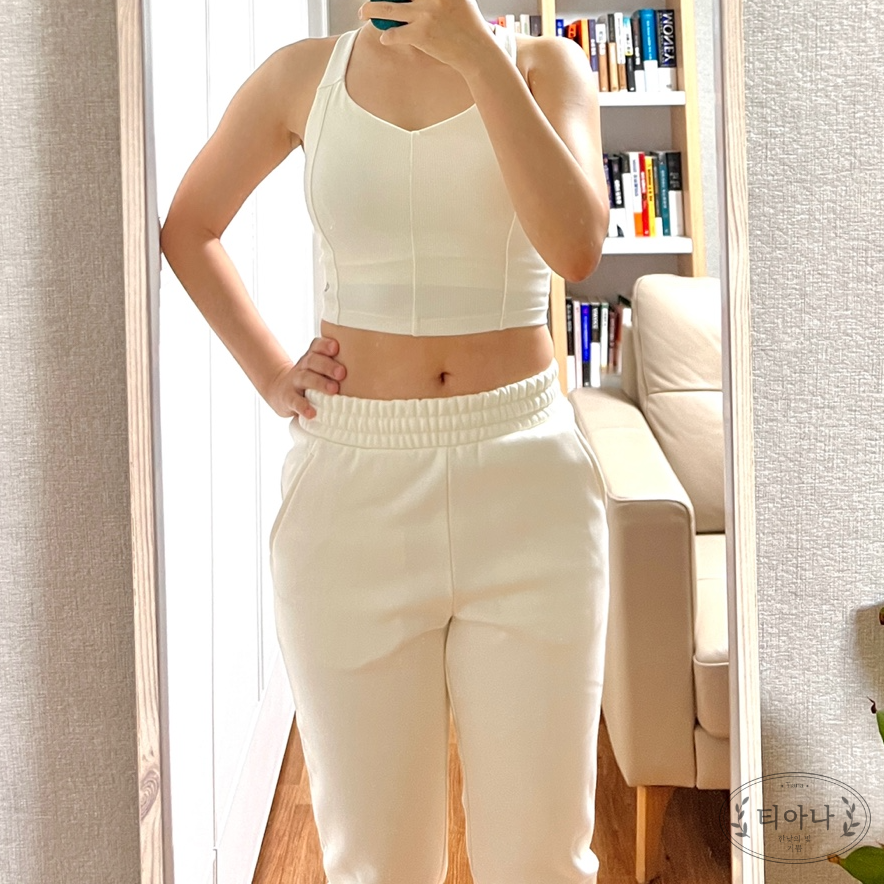 뮬라웨어 크롭 브라탑 조거팬츠로 애슬레저룩