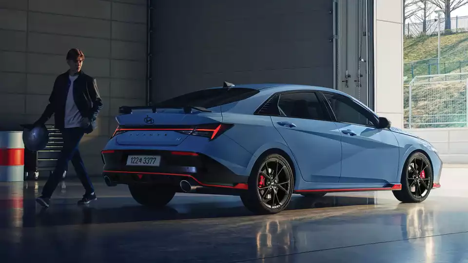 더 뉴 아반떼 N 후측면입니다(출처 : 현대자동차).