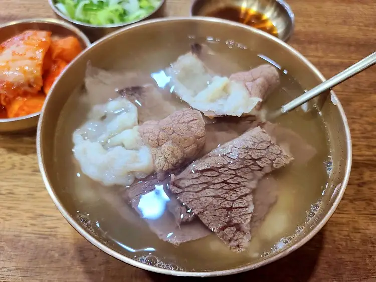 전참시 전지적참견시점 이영자 직접 끓인 보리차 청담부부 정우성 이정재 웃게한 디저트 맛집 80년 노포 방짜유기 한우 곰탕, 수육 여의도 국회의사당역 곰탕집 맛집 소개