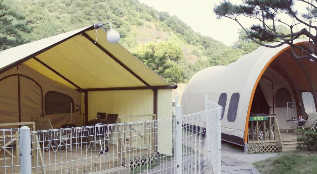 아늑한 모습의 글램핑 장소