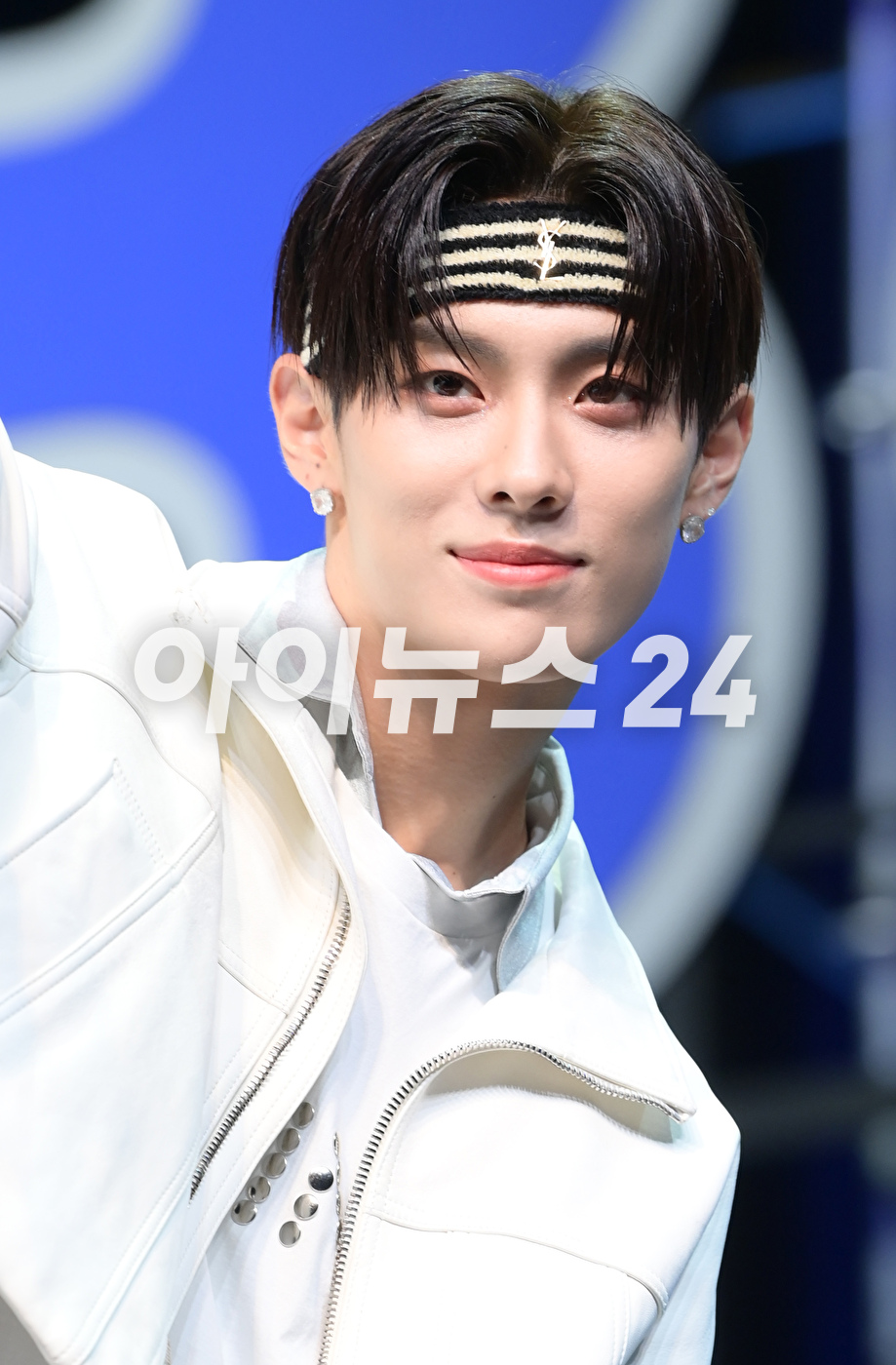 그룹 더뉴식스(TNX) 우경준이 7일 오후 서울 한남동 블루스퀘어에서 열린 더뉴식스 세 번째 미니 앨범 '보이후드'(BOYHOOD) 미디어 쇼케이스에 참석하고 있다. [사진=정소희 기자]