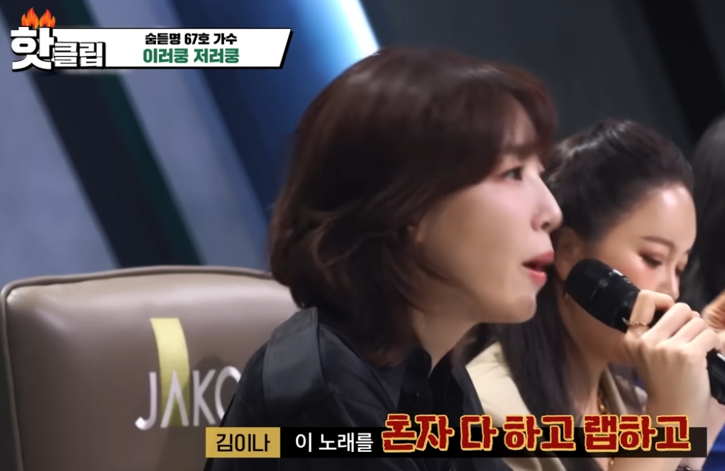 참가자들이 무대 뒤에서 대기하는 모습