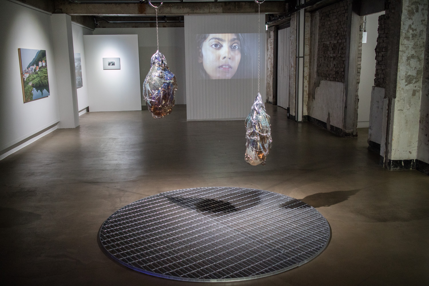 예술의 시간 전시회 산 자와 죽은 자 가운데