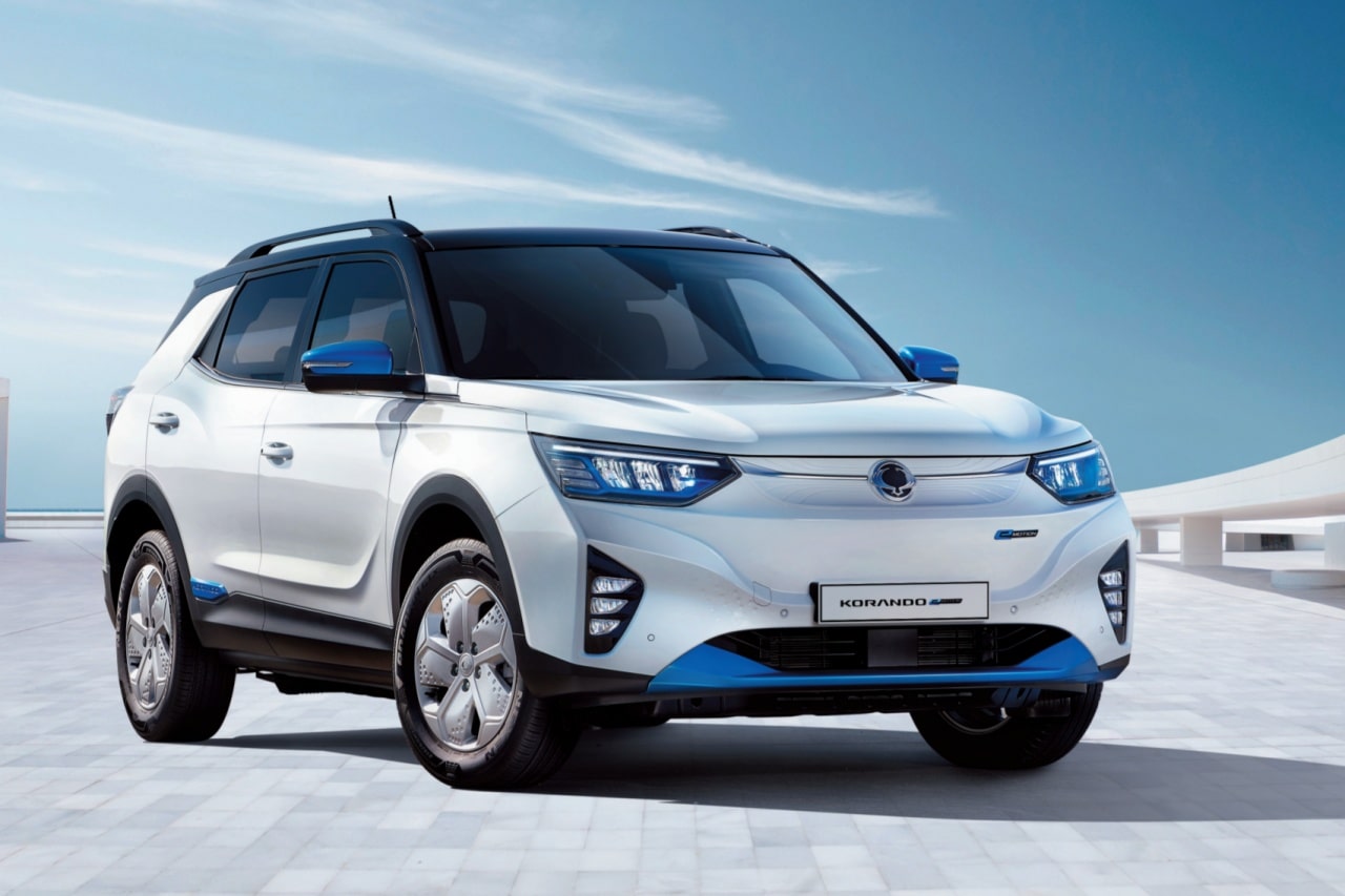 유럽 수출형으로 먼저 데뷔한 코란도 이모션입니다.