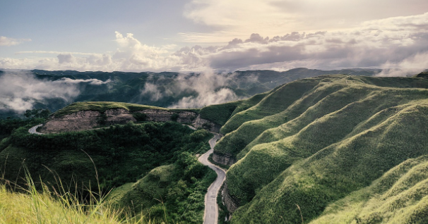 문 닫은 상점, 빈 해변 그 속에서 발견한 여행의 본질