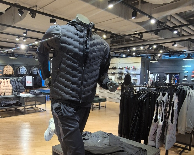 방한 나이키 써마 핏 다운 베스트