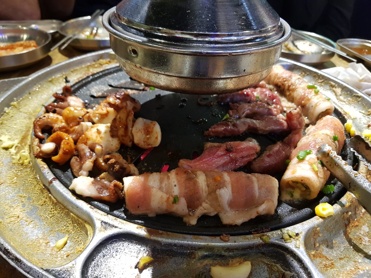 호치민 3군 가성비 고깃집 브로스 비비큐 본점(BROS BBQ 1980s KOREA) - 고기 불판