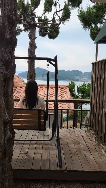 그네-타는-모습