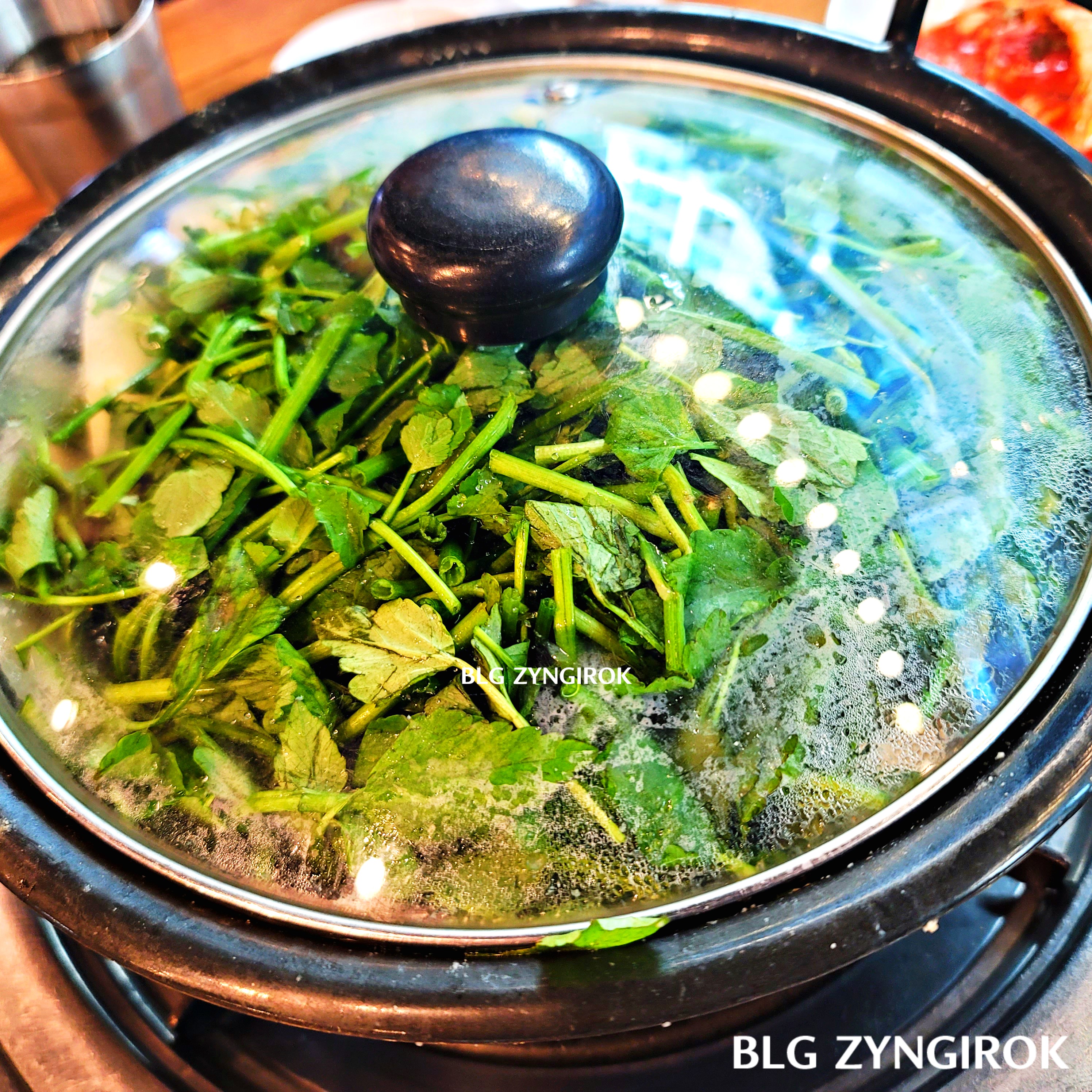 등촌 들깨 칼국수 냄비 모습이다.