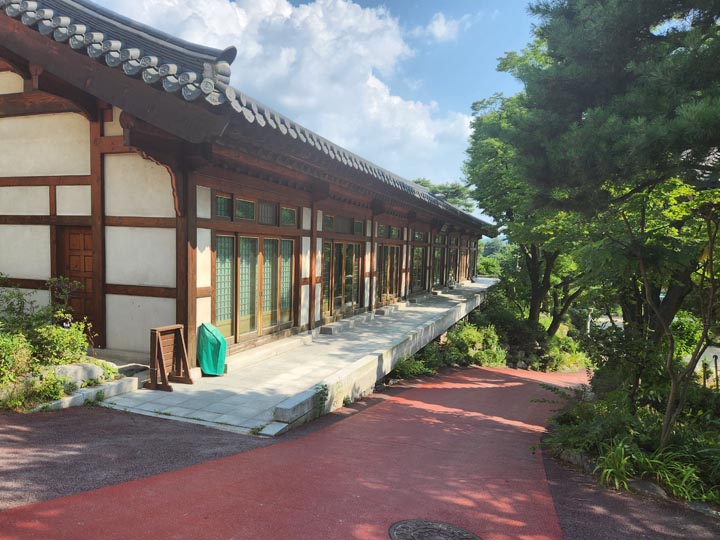 설법전 전경