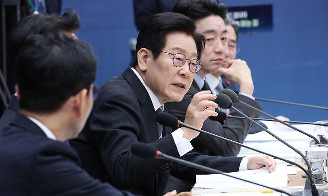 이 대통령, 종편 편파성 지적 "방송인지 편파 유튜브인지" 저격